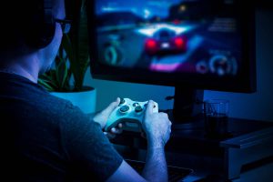 Jugar video juegos violentos puede engordar