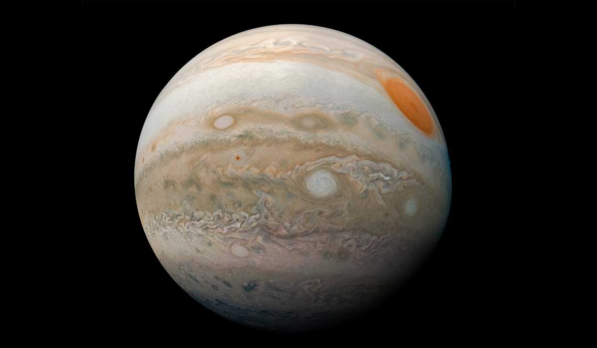 La NASA muestra una extraña mancha roja en Júpiter