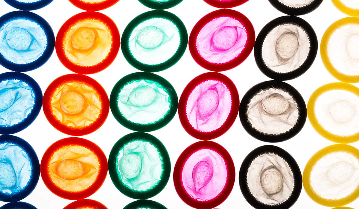 Condones que cambian de color al detectar una enfermedad sexual