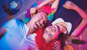¿Por qué el alcohol te desinhibe?