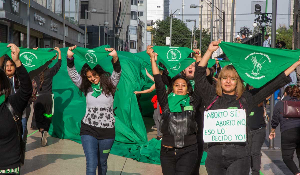 Mujeres exigen aborto legal y seguro en todo México