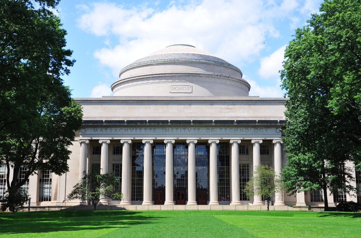 Estos son los cursos que el MIT lanza en línea de forma gratuita