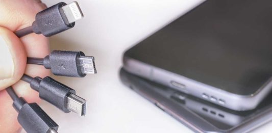 Qué pasa si cargo mi celular con el cargador de otra marca