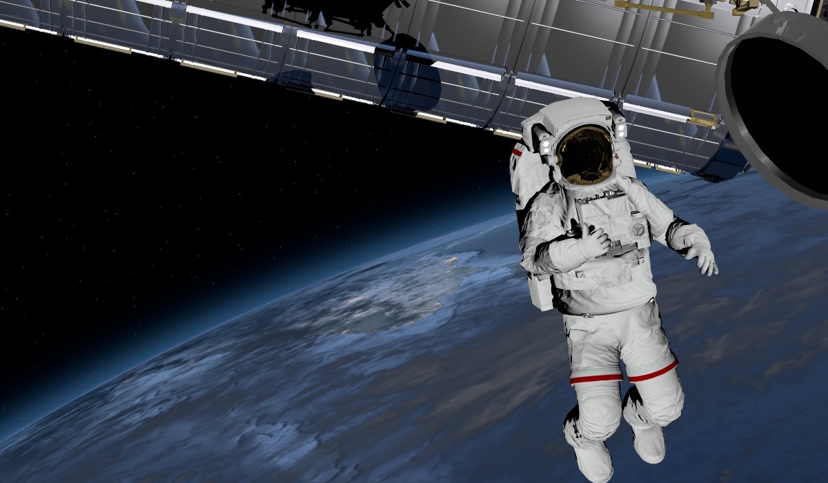 Покорение космоса. В открытом космосе палец вверх. Аттракциона в виде космических кораблей. Модуль мкс «купол» (cupola) изнутри 4k. Астронавт футаж 1500x1500.