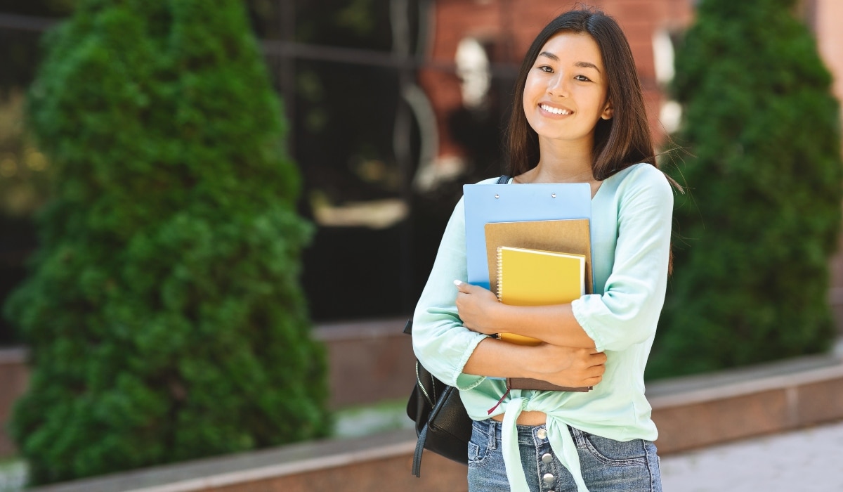 ¿Eres universitario y buscas una beca? Apúntate en ...