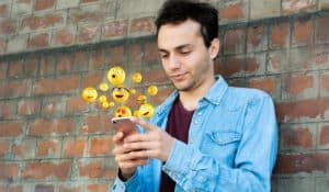 ¿Cuál es la forma correcta de usar los emojis en WhatsApp? La RAE nos lo dice