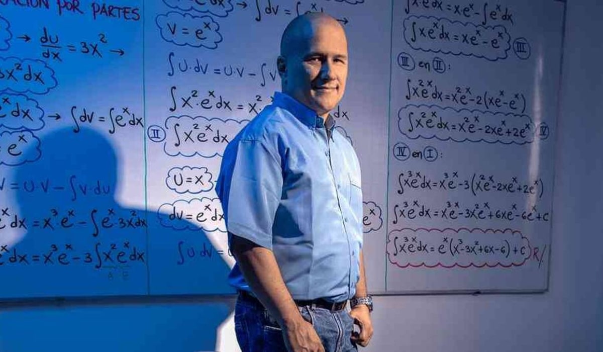 Julioprofe, el profesor que ganó un récord Guinness con su clase de matemáticas online