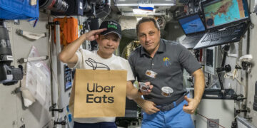 Así fue la primera entrega de uber eats en el espacio
