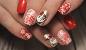 Diseños navideños muy cool para tener las uñas decoradas