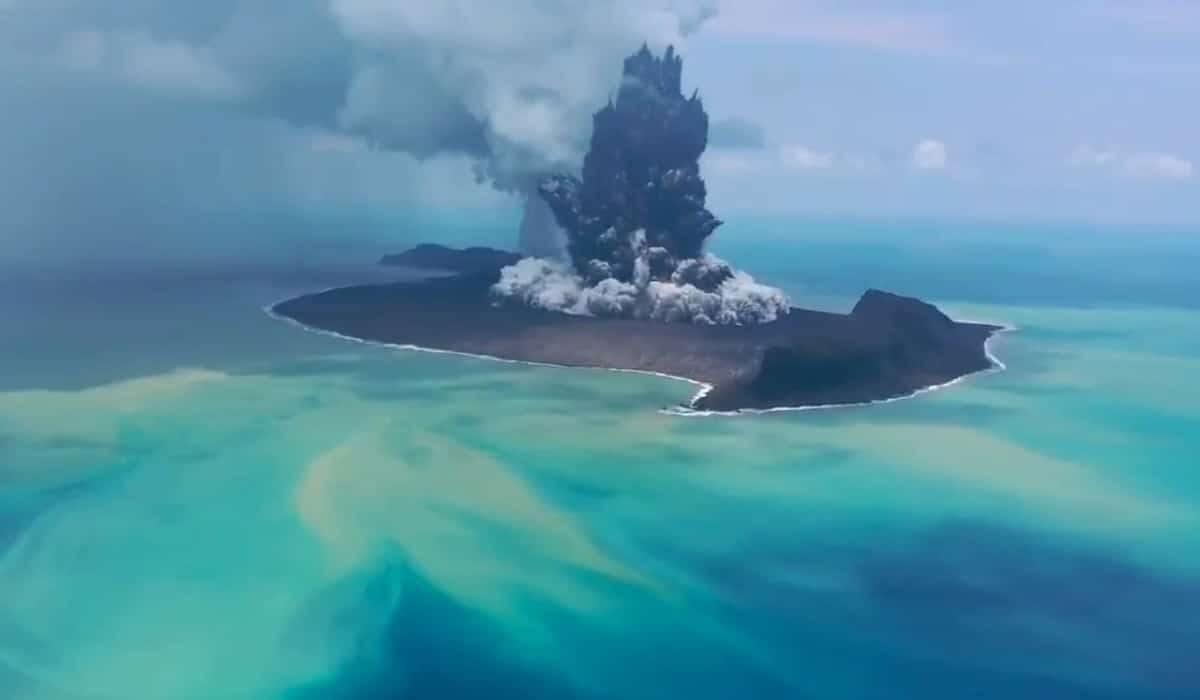 ¿Cómo es y cómo se forma un volcán submarino?