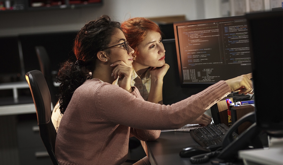 Mitos que explican por qué hay pocas mujeres en carreras de tecnologías (TIC)