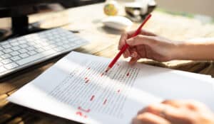 5 carreras que puedes estudiar para ser corrector de textos