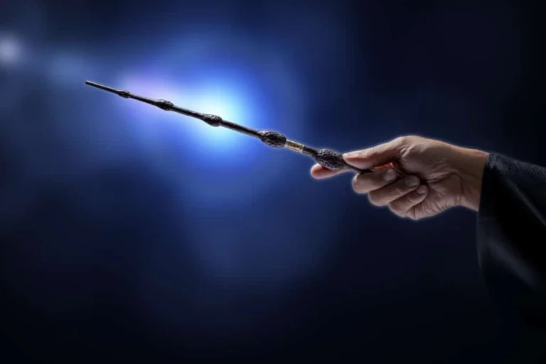 Por qué los hechizos de Harry Potter se pronuncian en latín