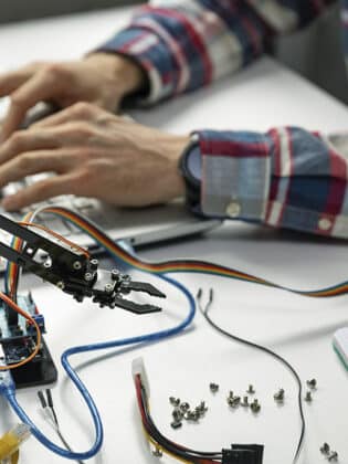¿Te gusta la robótica? Las carreras que puedes estudiar en este campo