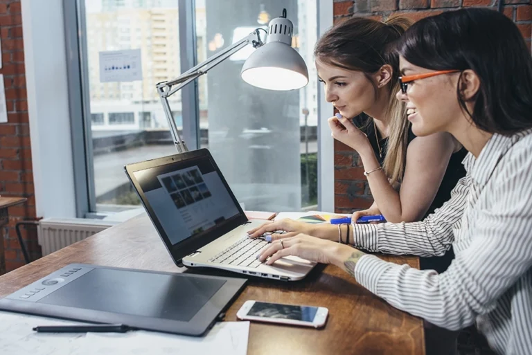 6 profesiones que intervienen en la creacion y funcionamiento de un sitio web