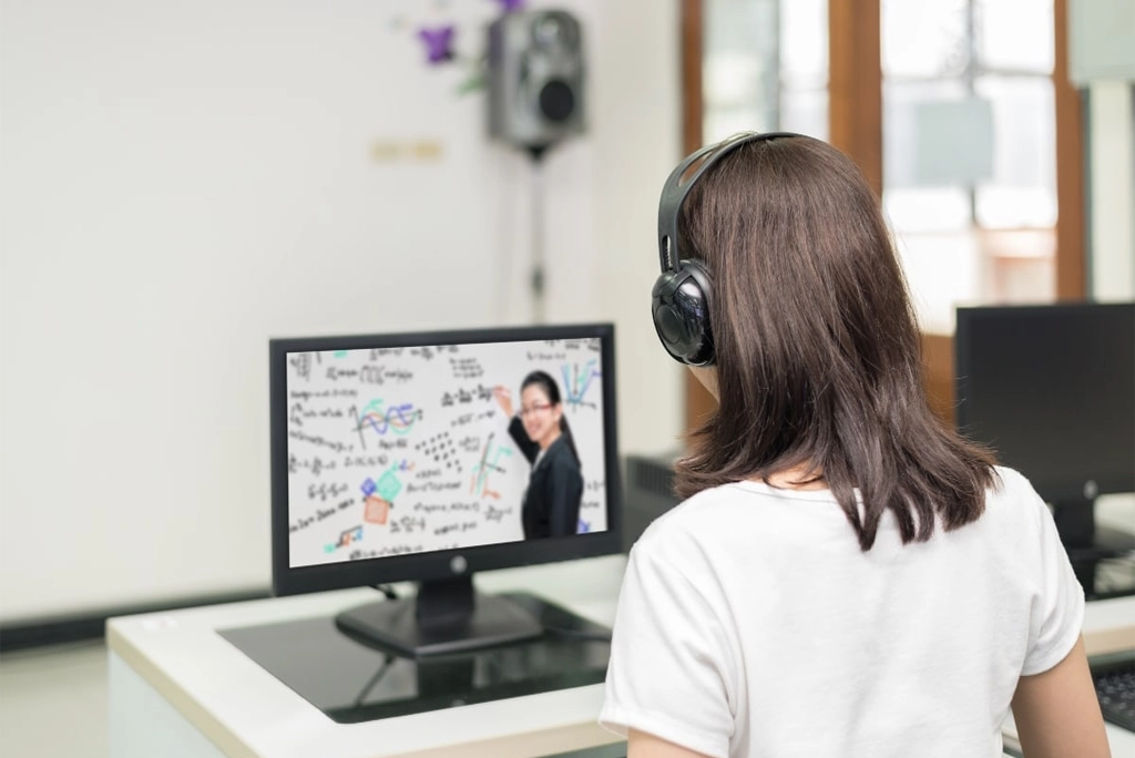 Educación a distancia o estudios en línea, ¿cuál es mejor?