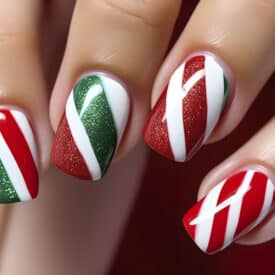 5 diseños de uñas navideñas que puedes hacer fácilmente