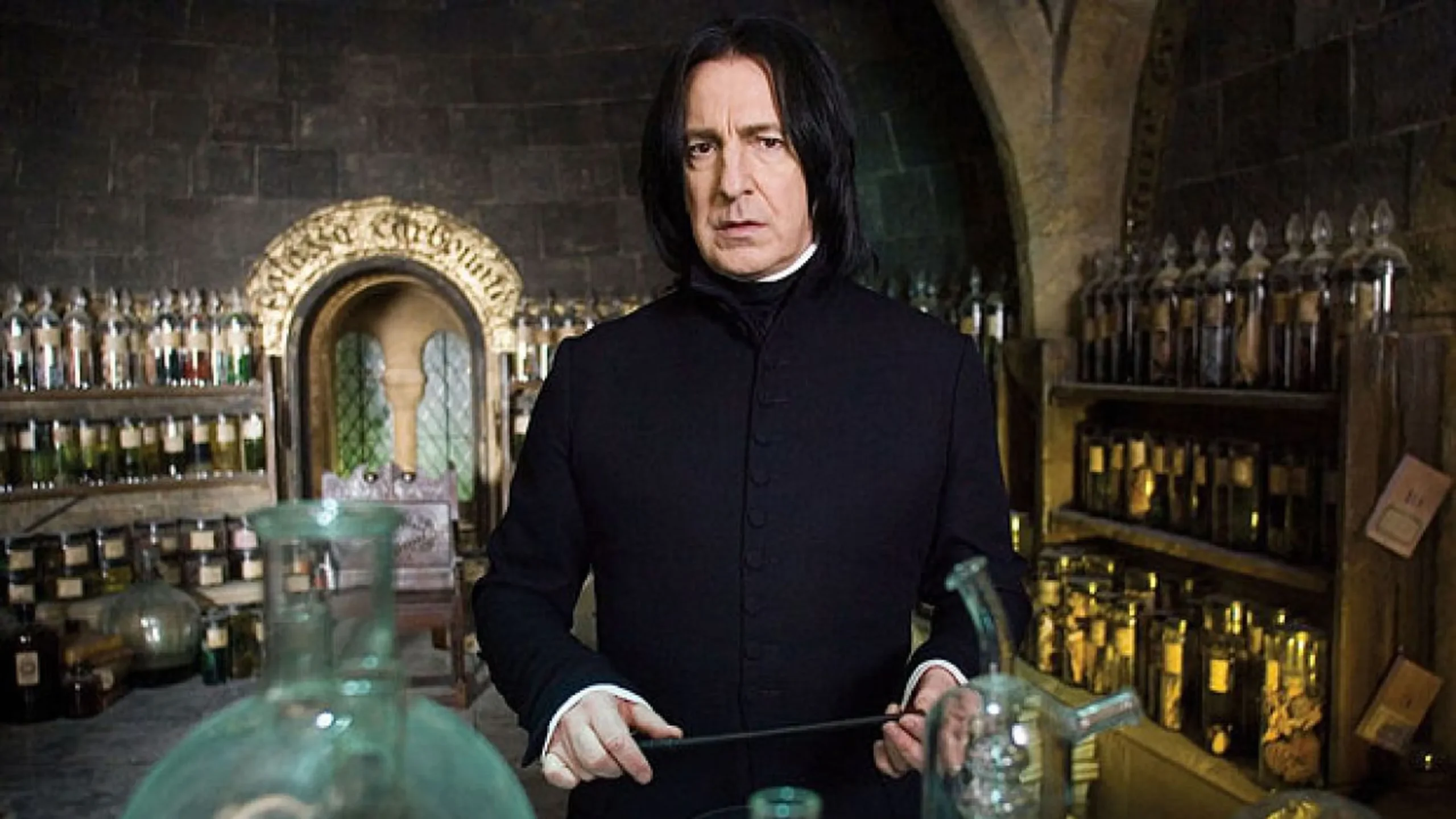 Alan Rickman interpreta al profesor Severus Snape en Harry Potter