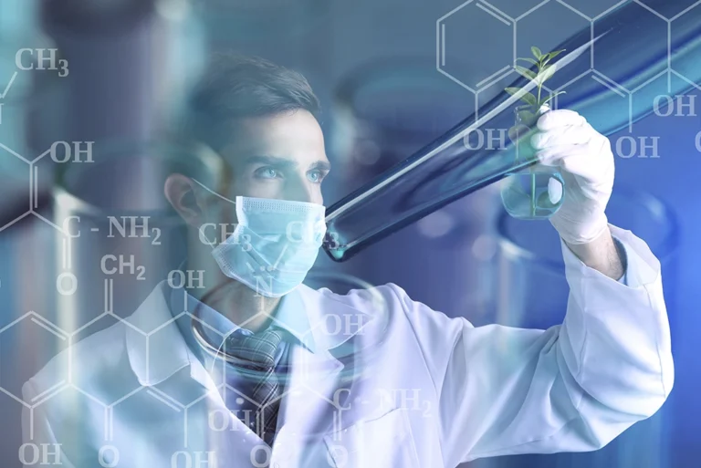 imagen de un médico que proyecta el futuro de la medicina a través de la IA