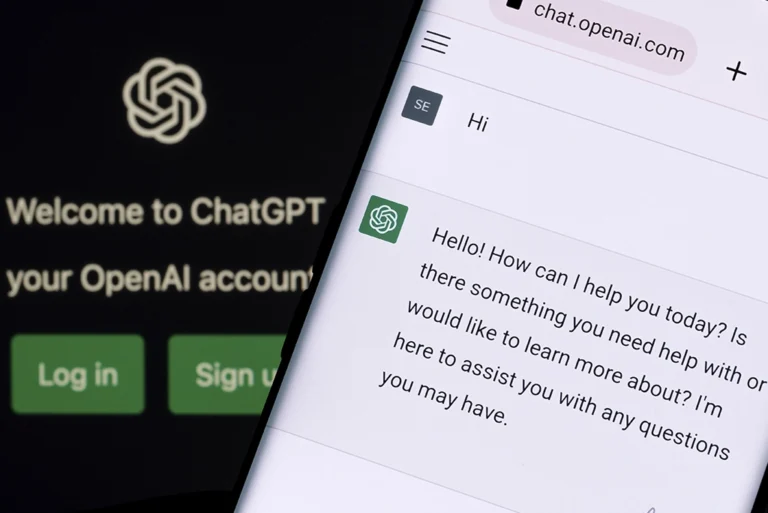 Estudiante usando ChatGPT para aprender inglés en su computadora, mejorando pronunciación y fluidez con inteligencia artificial.