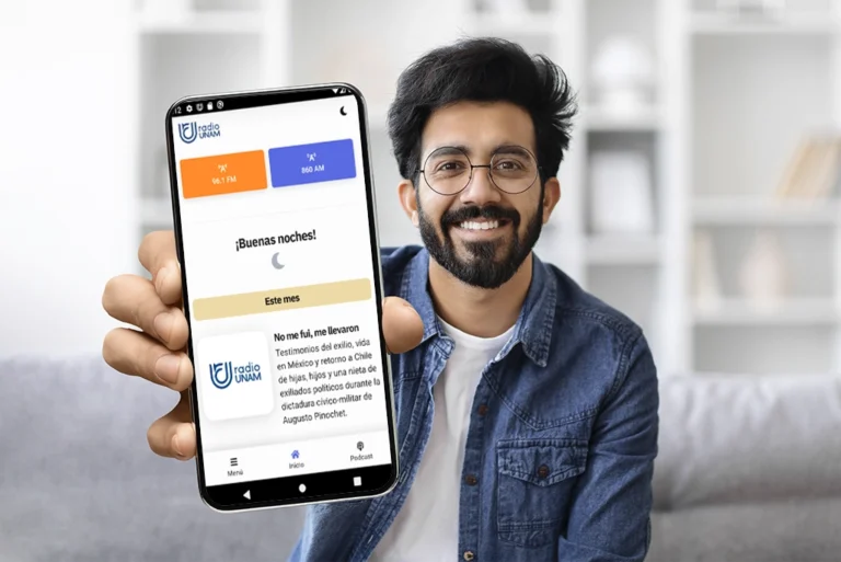 App Radio UNAM - Pantalla de la nueva aplicación móvil con el logo de Radio UNAM y opciones de streaming en vivo y podcasts