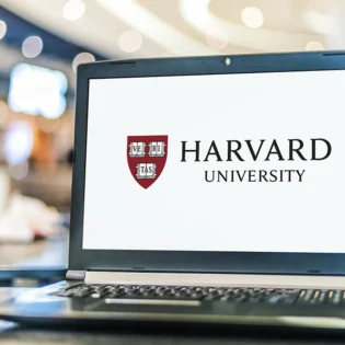 Harvard no solo forma mentes, también entrena IA y este es su nuevo proyecto