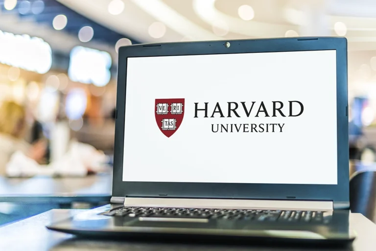 Proyecto Harvard entrena IA: Digitalización de libros antiguos para el desarrollo de inteligencia artificial.