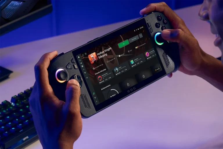 Imagen de la nueva Xbox portátil, la ROG Xbox Ally, mostrando su diseño ergonómico y pantalla Full HD de 7 pulgadas.