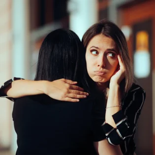 7 verdades incómodas sobre las amistades tóxicas. ¿Cuáles reconoces?