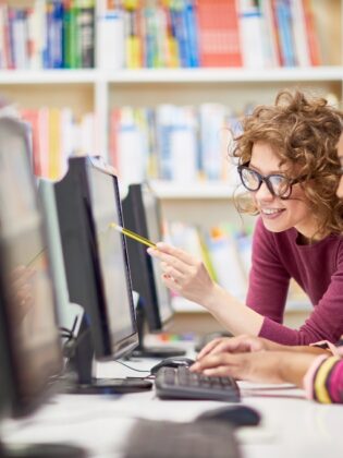 ¿Estudias en la UNAM? Conoce este programa de becas de $3,500 para Innovadores Educativos
