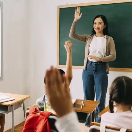 ¿Quieres ser maestro? La SEP te ofrece una Licenciatura en línea con titulación en 2 años