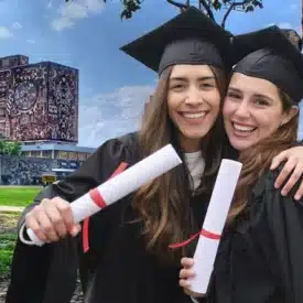 ¿Por qué las mujeres se titulan más en la UNAM? Los datos que lo demuestran