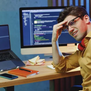 ¿Pegado a la Pantalla? Descubre los gadgets para estar frente a la computadora que te cuidarán