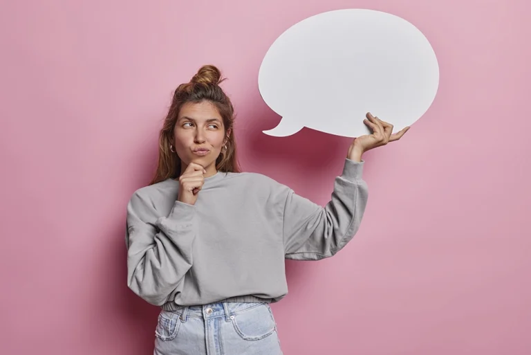 Mapa global destacando los países donde el español es el segundo idioma más hablado, con iconos de banderas y hablantes nativos