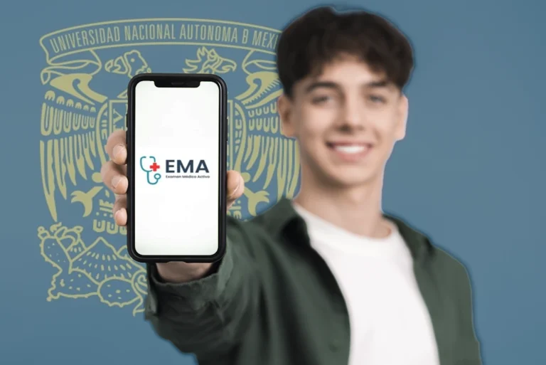 Estudiante usando la app médica de la UNAM en su smartphone para realizar el examen EMA y consultar su expediente digital