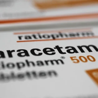 ¿Quién inventó el paracetamol? La verdad detrás del descubrimiento accidental