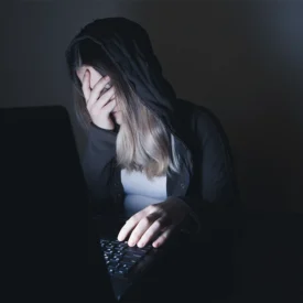 ¿Es violencia digital? 5 señales que debes identificar y cómo poner límites