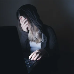 ¿Es violencia digital? 5 señales que debes identificar y cómo poner límites