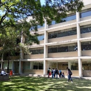 Carreras universitarias que ya no conviene tanto estudiar en MX