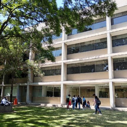 Carreras universitarias que ya no conviene tanto estudiar en MX