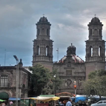 ¿Quién fue el arquitecto del Templo de San Hipólito y la Catedral de la CDMX?