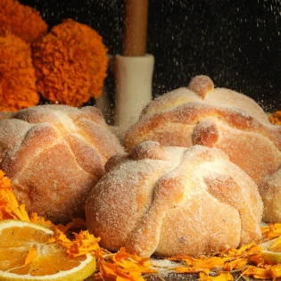 ¿Sabes cuál es el verdadero origen del pan de muerto? Te contamos su historia ancestral