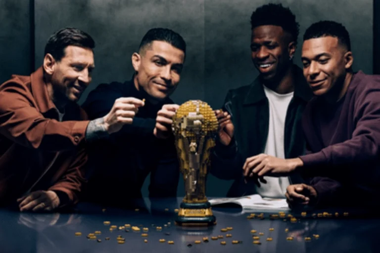 imagen del comercial de LEGO con futbolistas estrellas del mundial