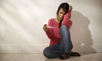 4 riesgos que atraviesan las adolescentes con un embarazo