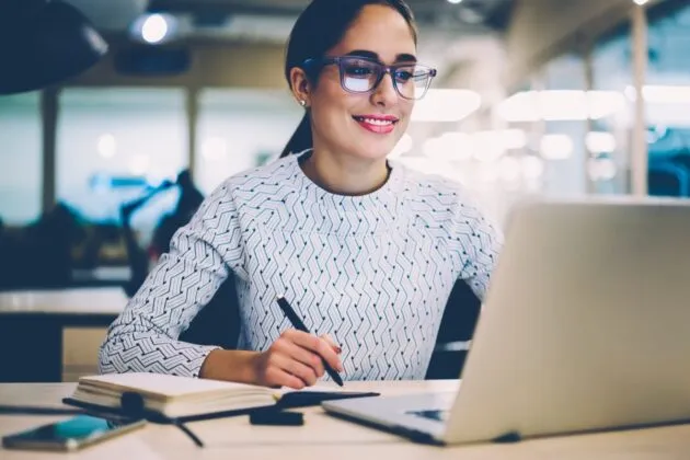 Cómo elegir una universidad online acreditada