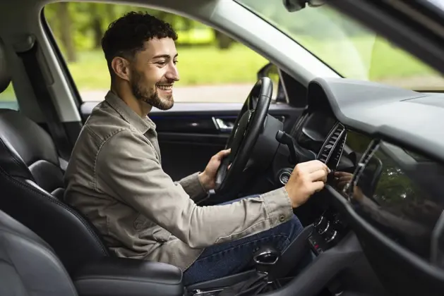 Por que le bajamos a la musica cuando nos estacionamos