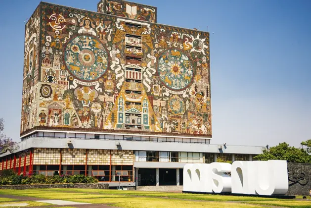 ¿Qué representan los 4 murales de la Biblioteca Central de la UNAM en CU? 
