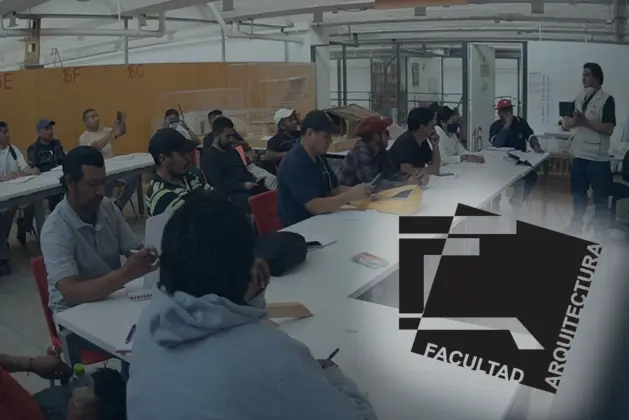 Maestros de obra (albañiles) asistiendo a cursos de arquitectura en la UNAM