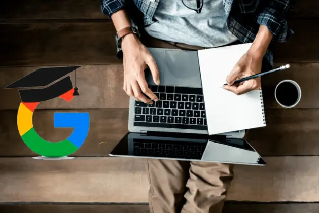 Imagen de un estudiante con una laptop revisando los cursos de google gratis y con certificación