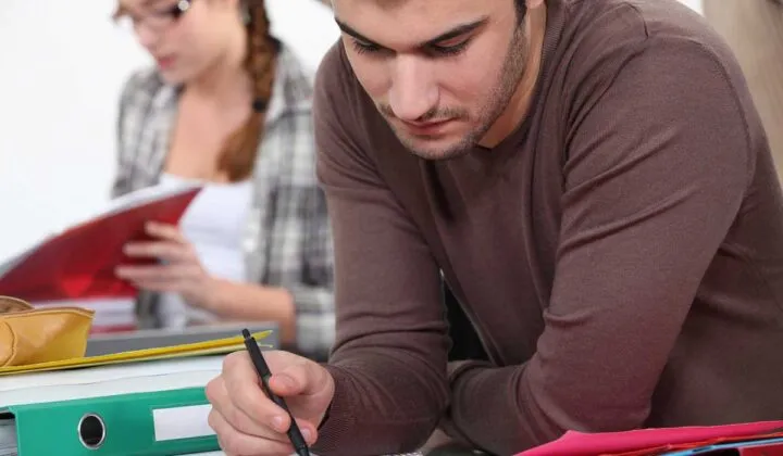 ¿Estudiar un posgrado o una segunda carrera? Lo que debes tener en cuenta
